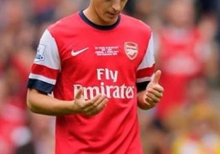 Ozil praying arsenal